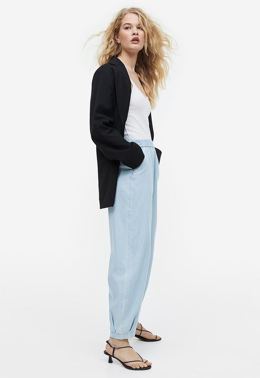 H&M - High-waisted woven joggers - light denim blue 