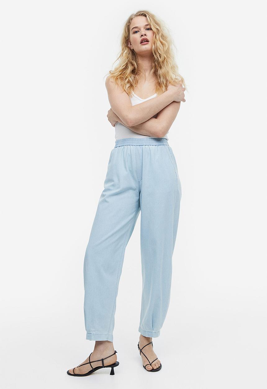 H&M - High-waisted woven joggers - light denim blue 