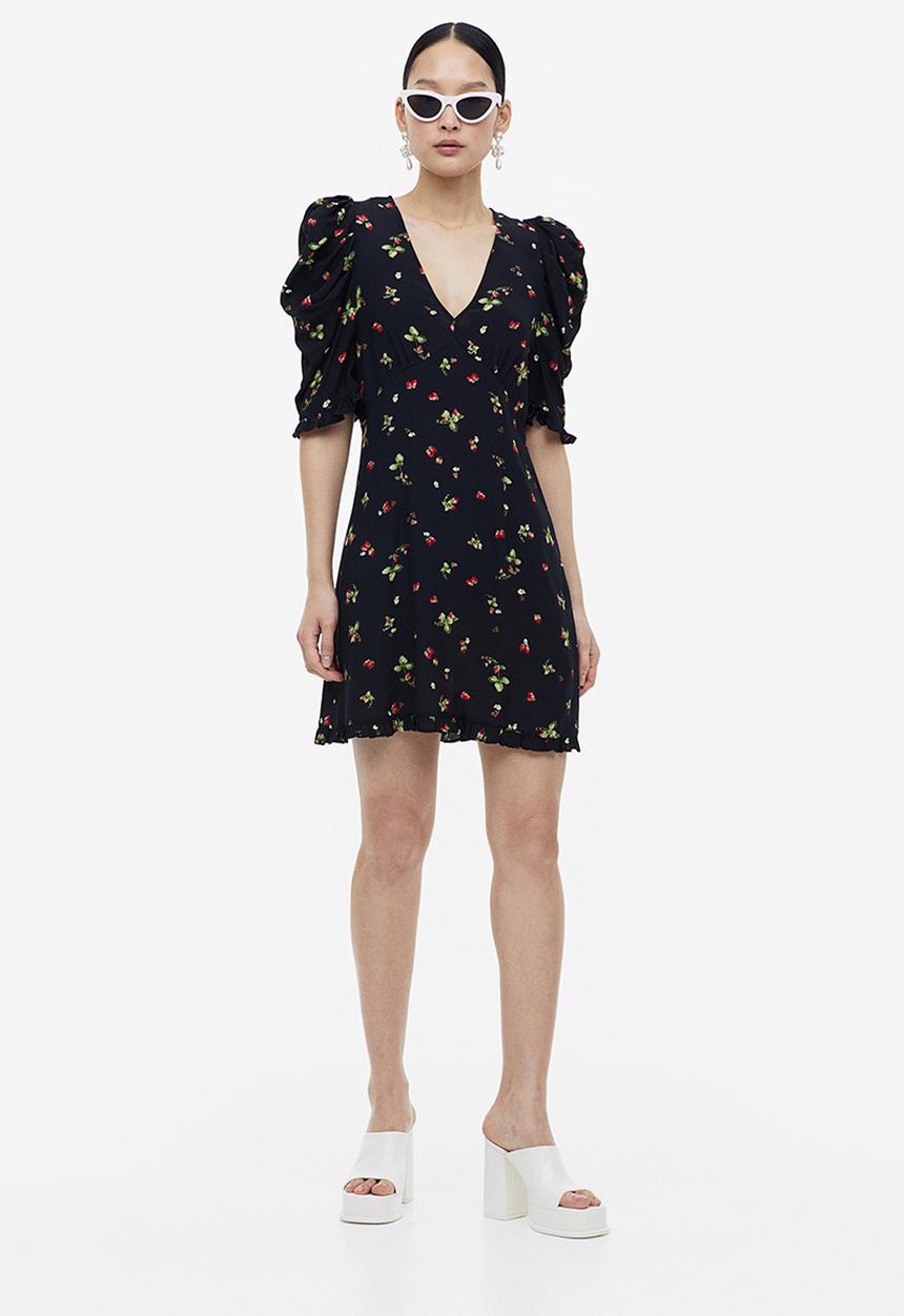 H&M - Frill-trimmed dress - black/strawberries 