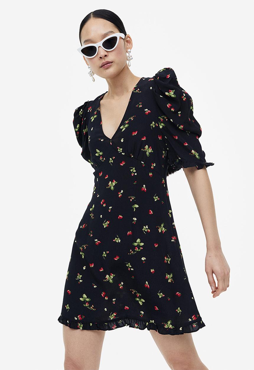 H&M - Frill-trimmed dress - black/strawberries 