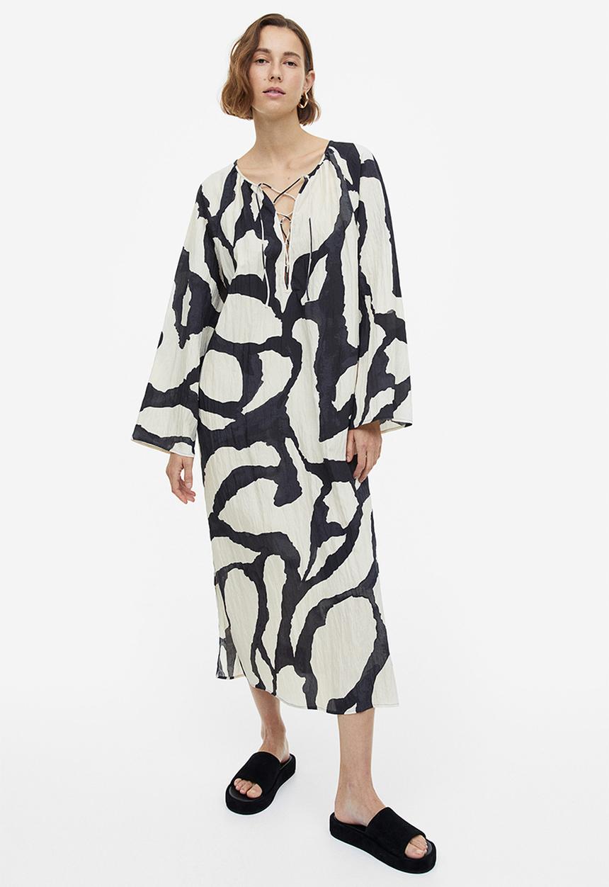 H&M - Lacing-detail crinkled dress - black/patterned