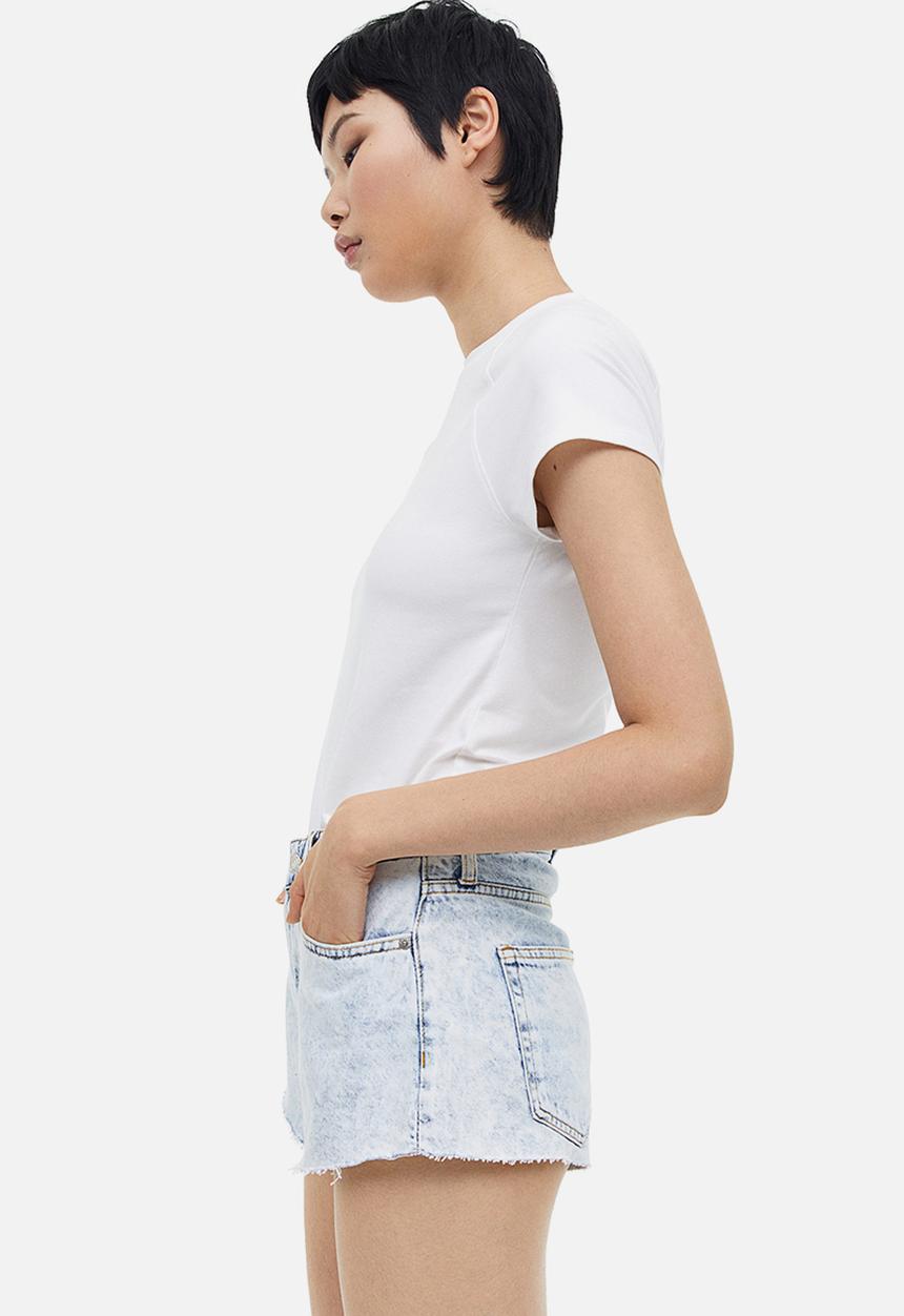 H&M - Curvy fit denim shorts - light denim blue 