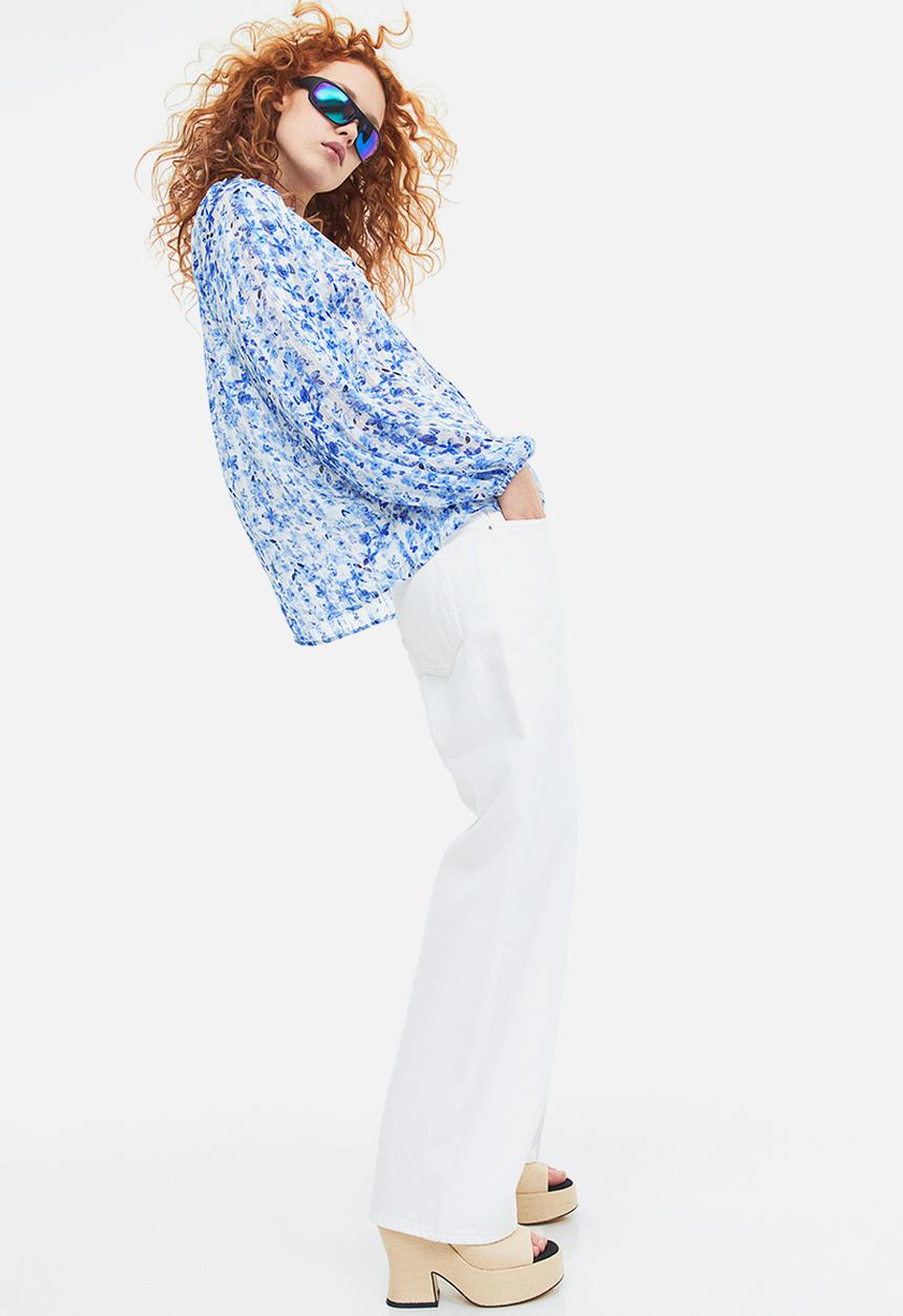 H&M - Frill-trimmed crêpe blouse - light blue/floral