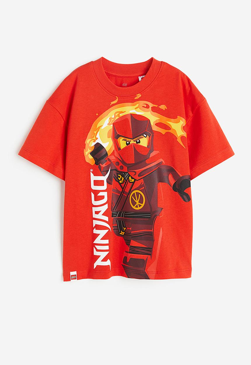 H&M - Printed T-shirt - bright red/lego ninjago