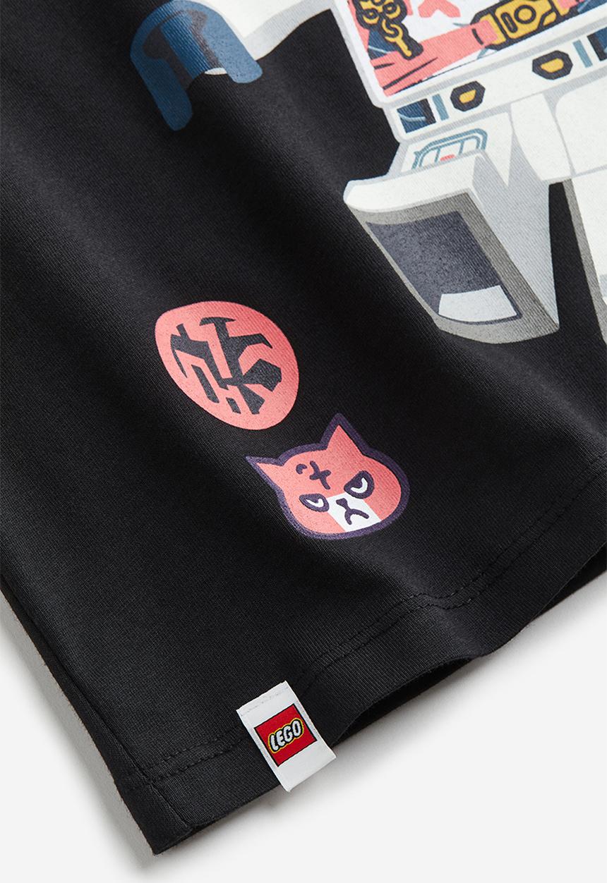 H&M - Printed T-shirt - black/lego ninjago 