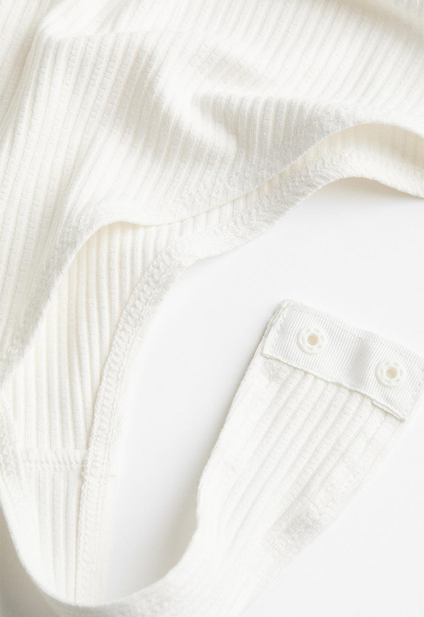 H&M - Textured body - white
