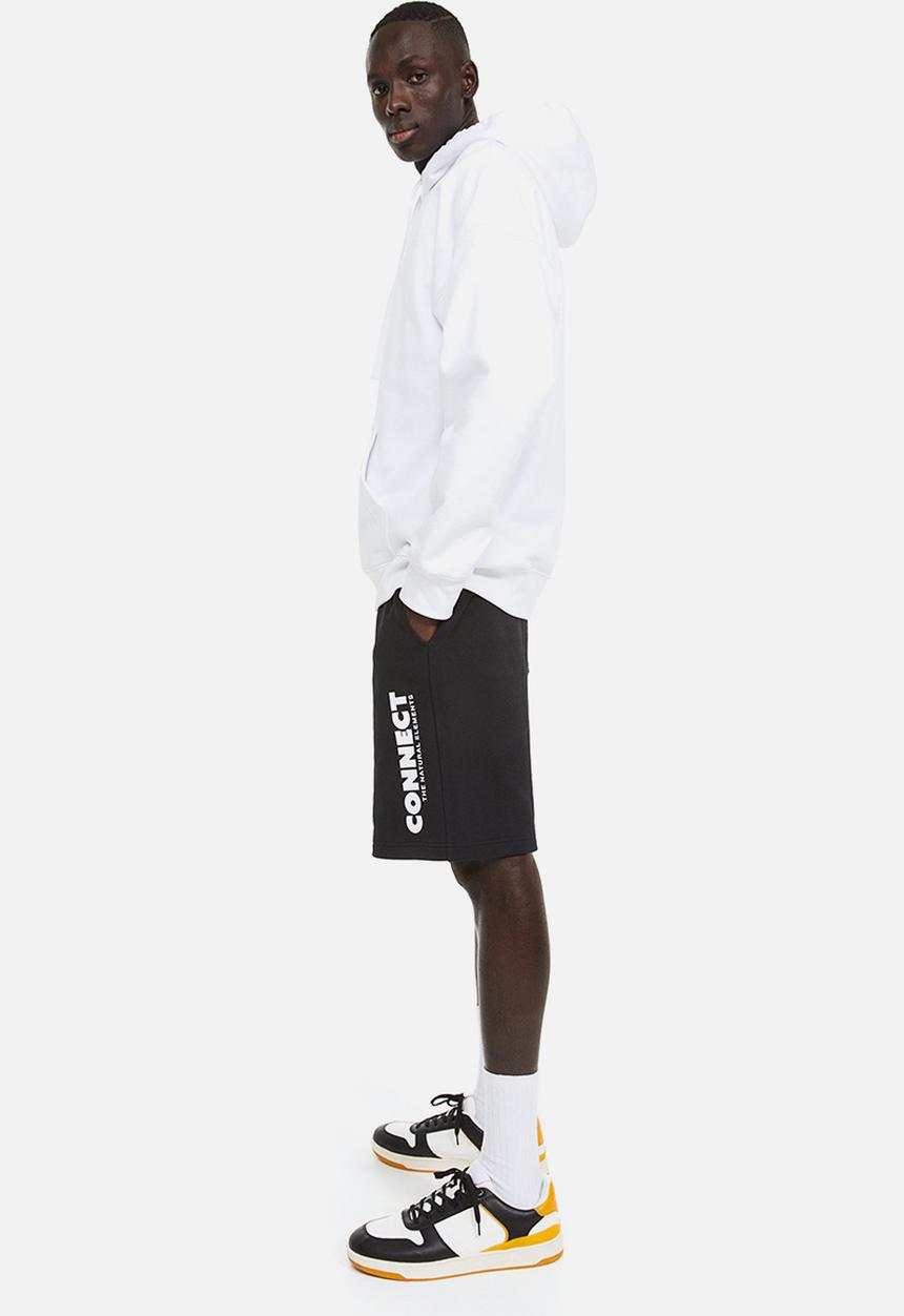 H&M - Relaxed fit printed sweatshorts - black connect 