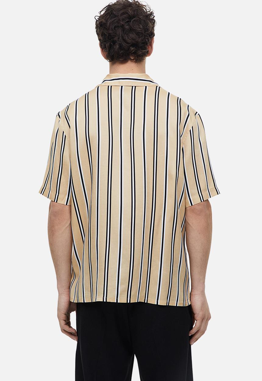 H&M - Regular fit short-sleeved lyocell shirt - beige