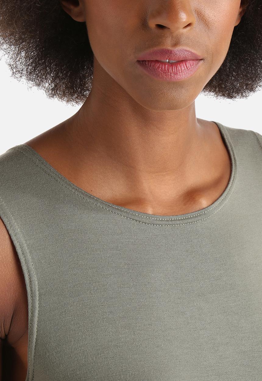 Influence. - Sleeveless Side Split Top