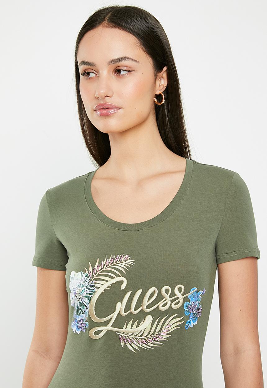 GUESS - Short sleeve embellish logo tee - lichen leaf green