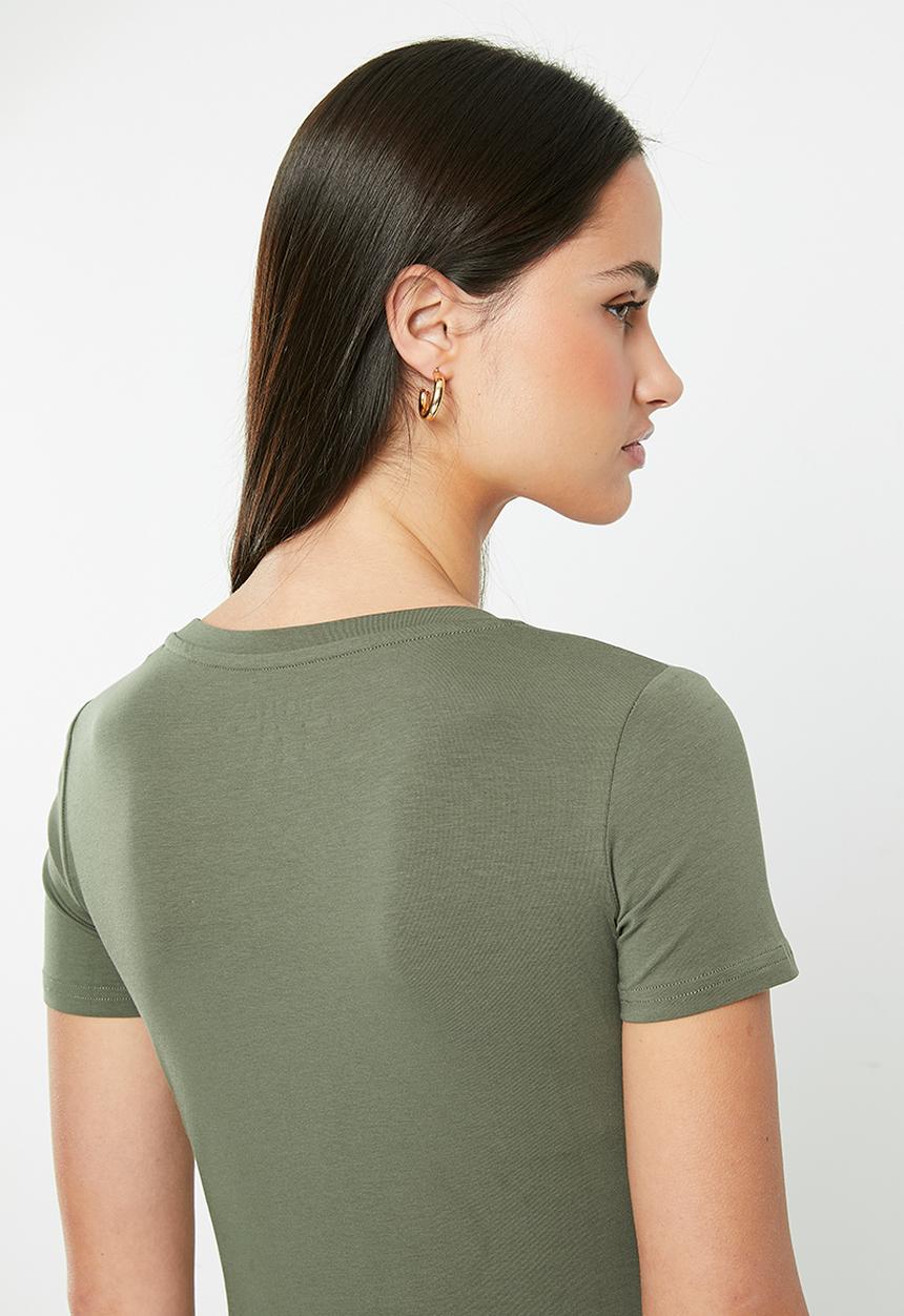 GUESS - Short sleeve embellish logo tee - lichen leaf green