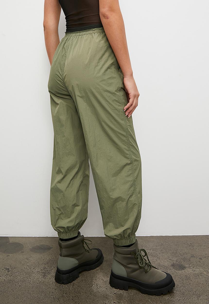 Blake - Parachute trouser - light olive