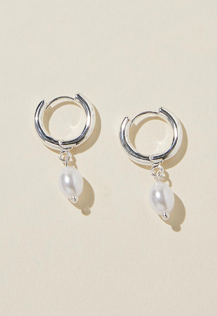 Rubi - Huggie hoop earring - sterling silver chunky pearl
