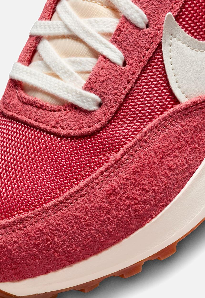 Nike - Waffle Debut