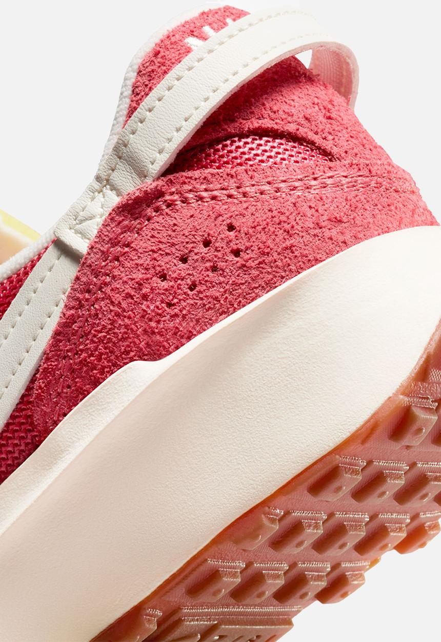 Nike - Waffle Debut