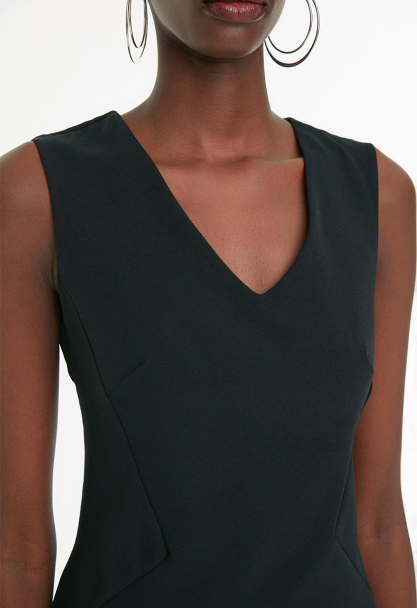 Trendyol - V-neck shift dress - black