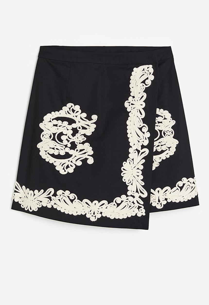 H&M - Embroidered a-line skirt - black patterned