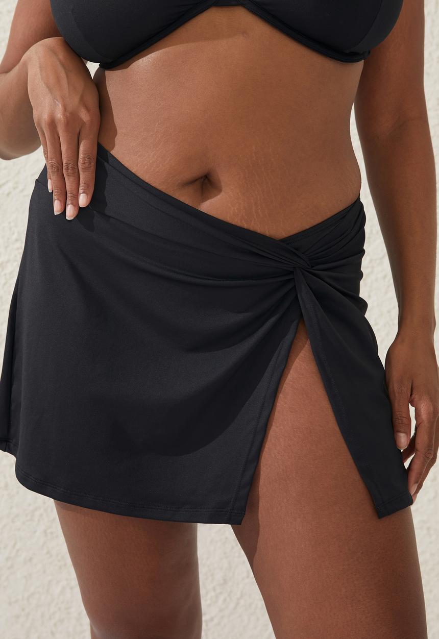 Cotton On - Plus twist front swim skirt - black