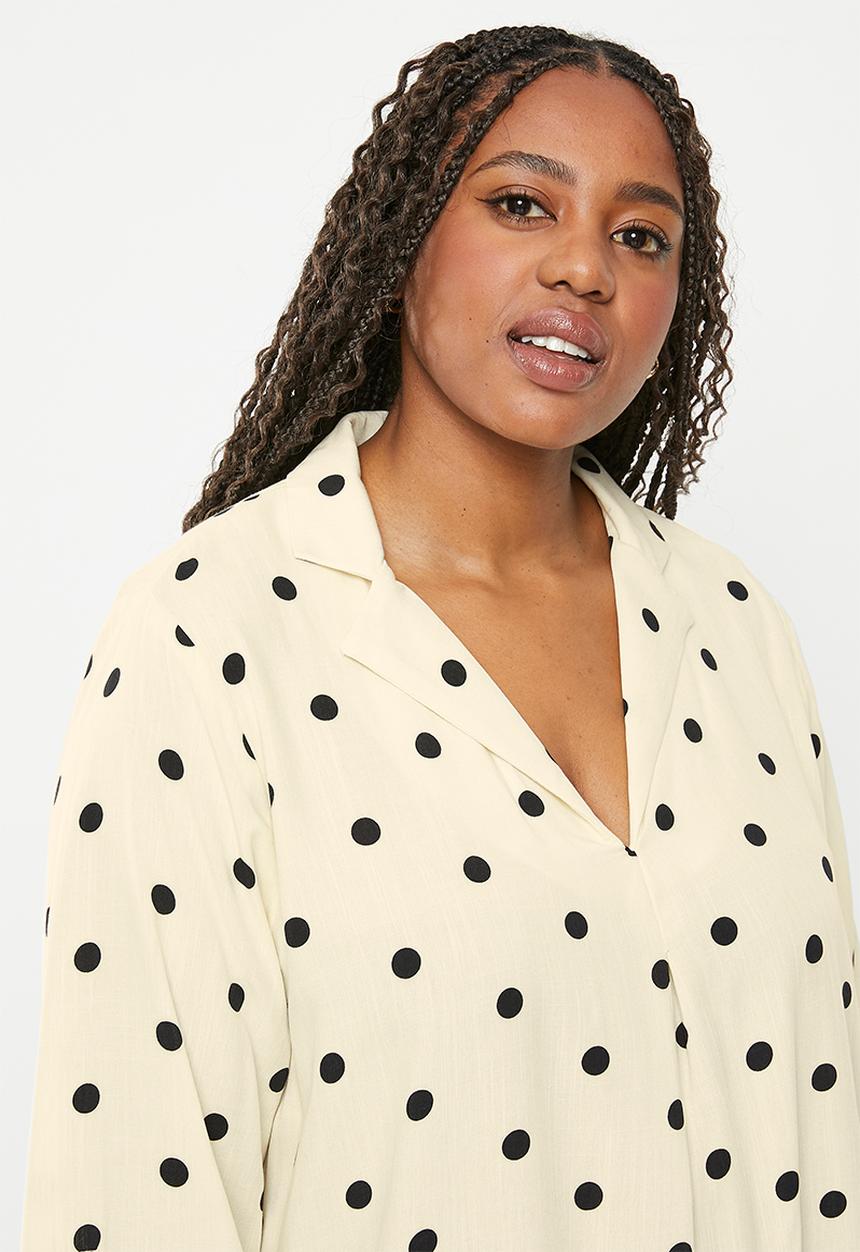 Me&B - Plus the soft tunic blouse - cream spot