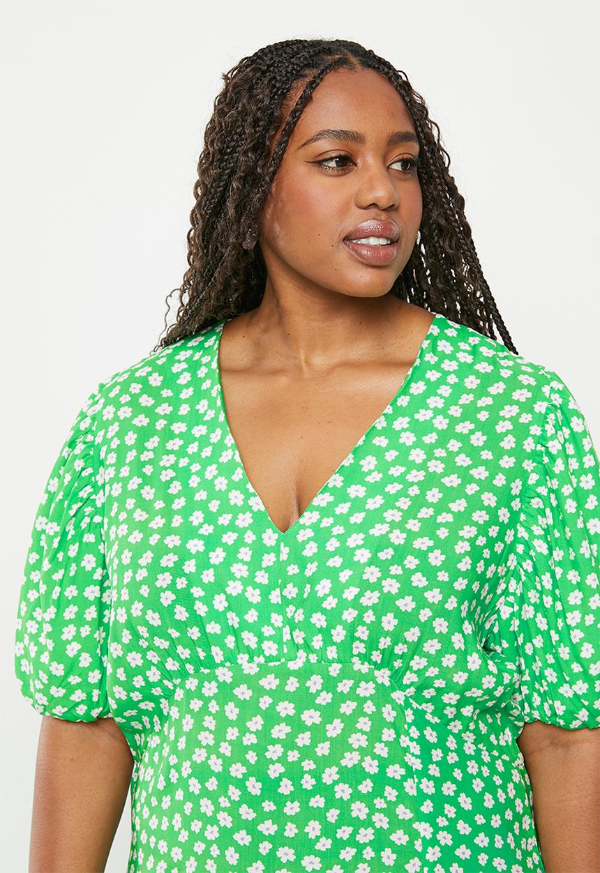 Me&B - Plus empire v neck dress - green ditsy