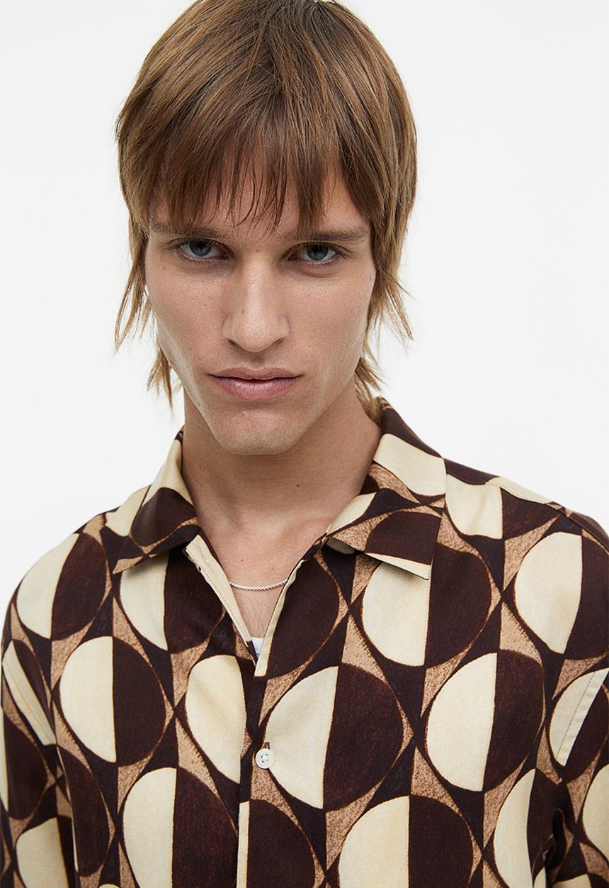 H&M - Regular fit short-sleeved lyocell shirt - dark brown patterned