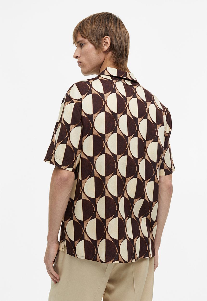 H&M - Regular fit short-sleeved lyocell shirt - dark brown patterned