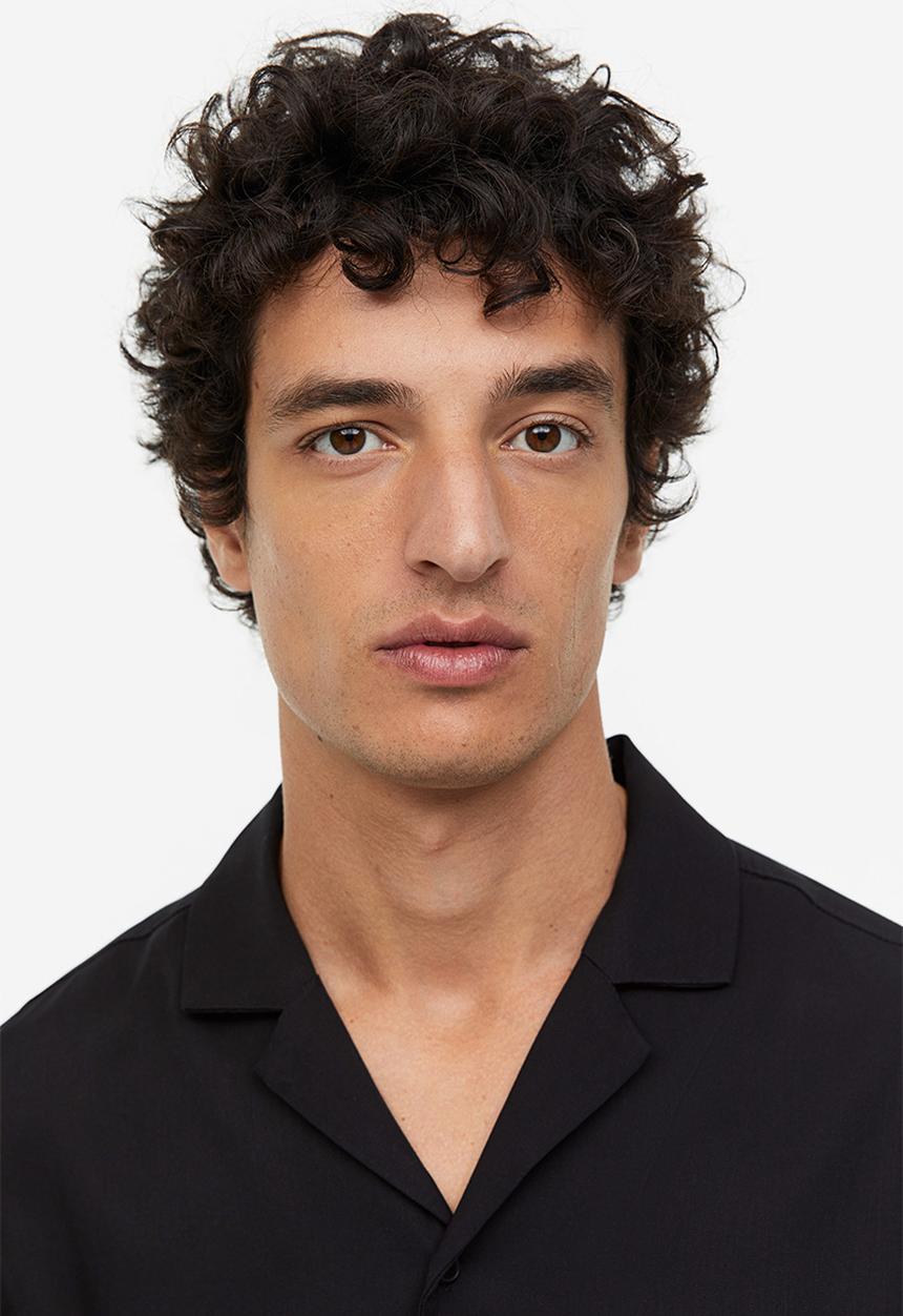 H&M - Regular fit long-sleeved lyocell resort shirt - black