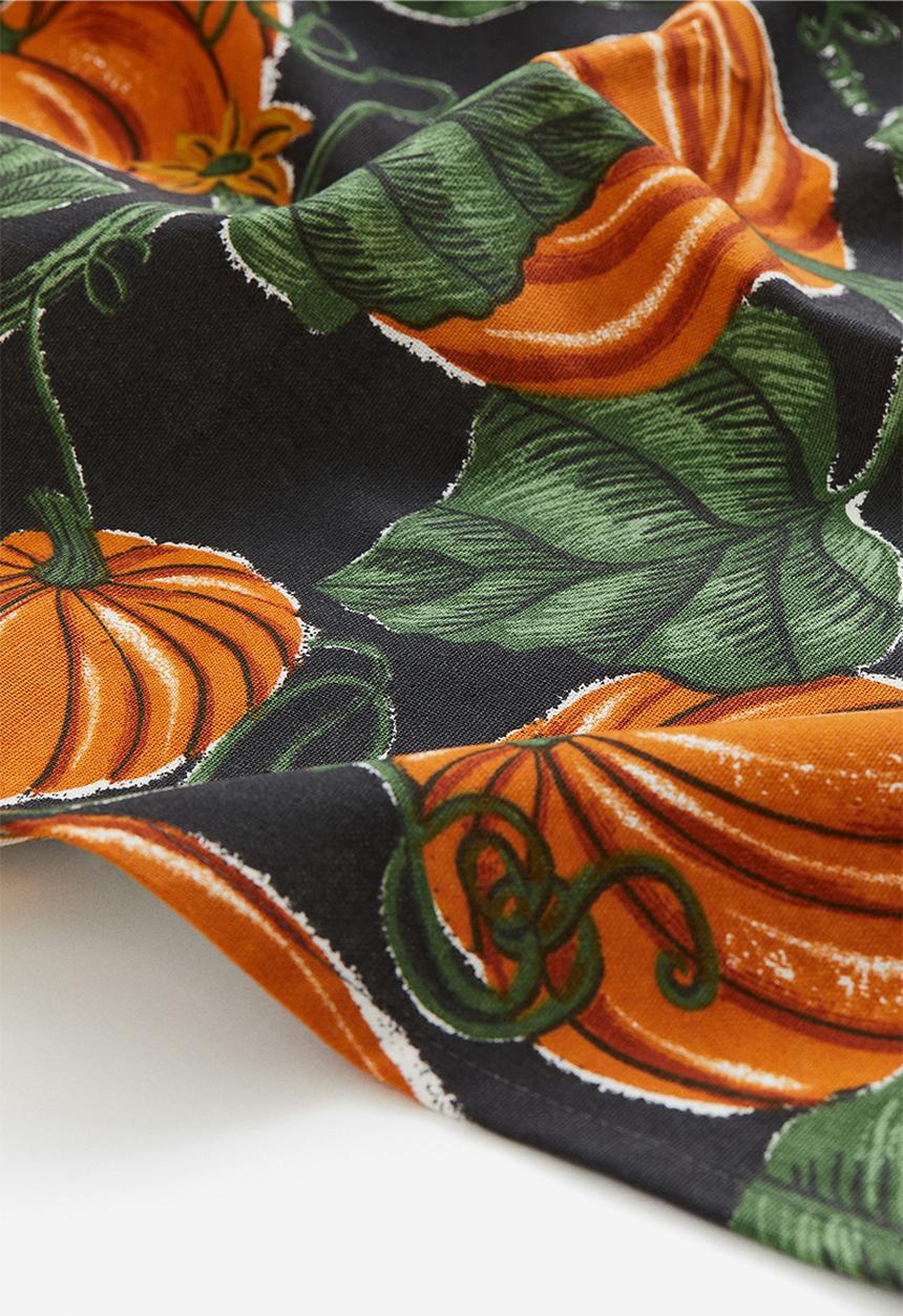 H&M - Pumpkin patterned table mat - dark grey pumpkins 
