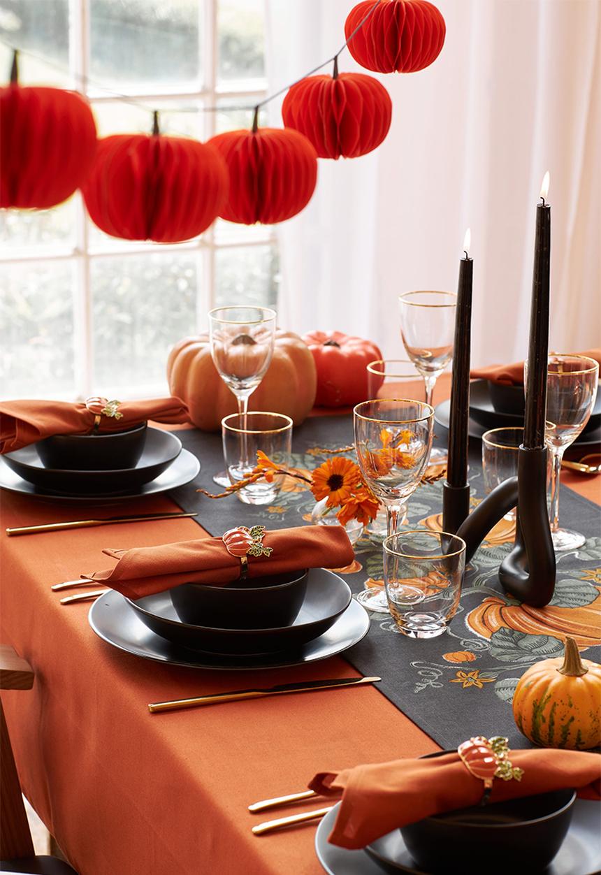H&M - Pumpkin patterned table runner - dark grey pumpkins
