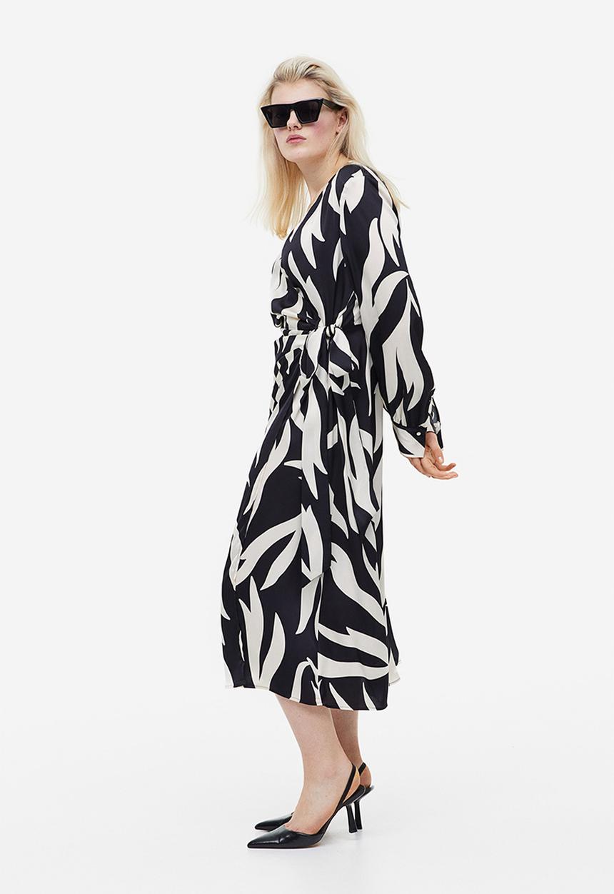 H&M - Balloon-sleeved wrap dress - black patterned