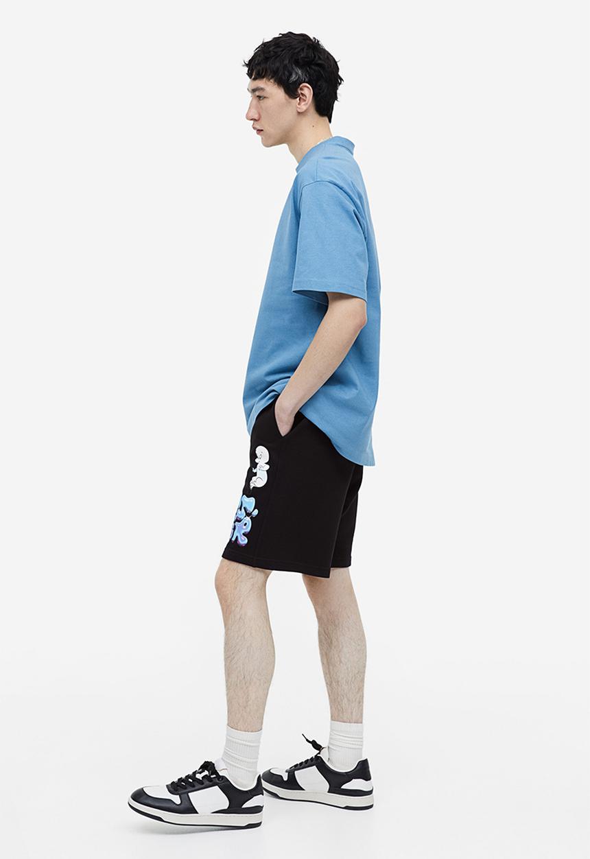 H&M - Relaxed fit printed sweatshorts - black,multi