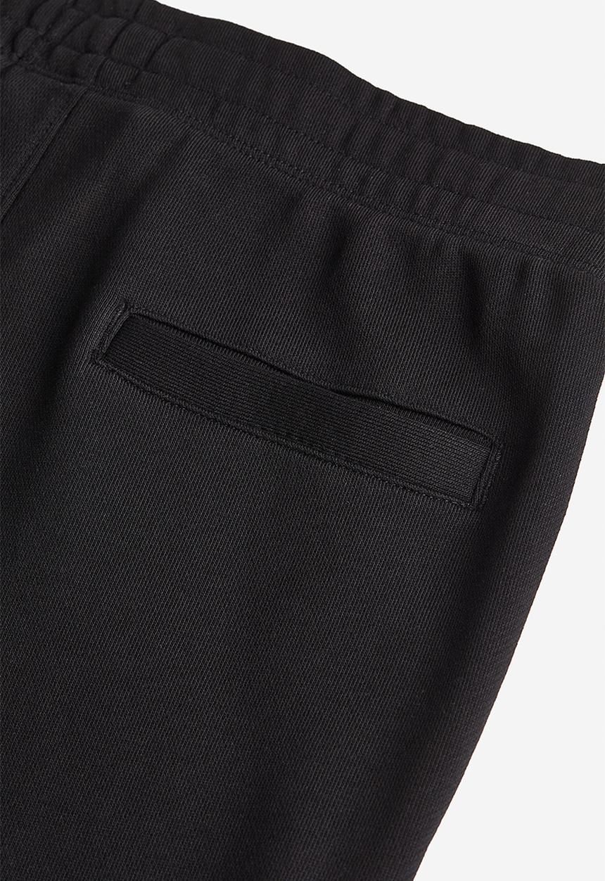 H&M - Relaxed fit printed sweatshorts - black,multi