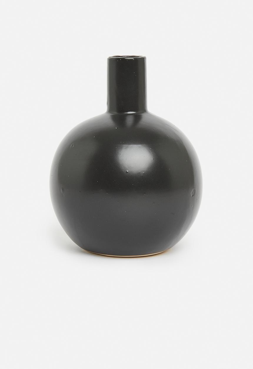H&S - Porcelain belly vase - black