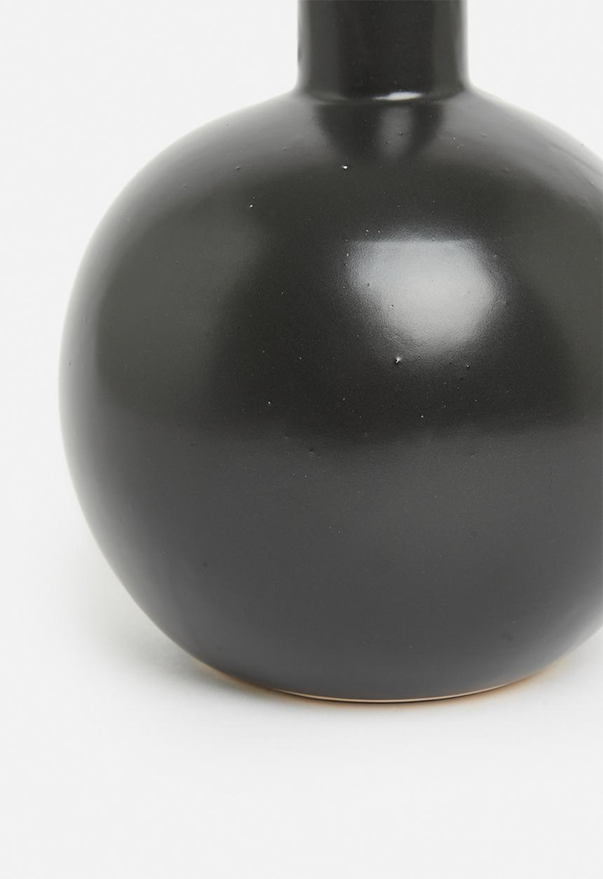 H&S - Porcelain belly vase - black