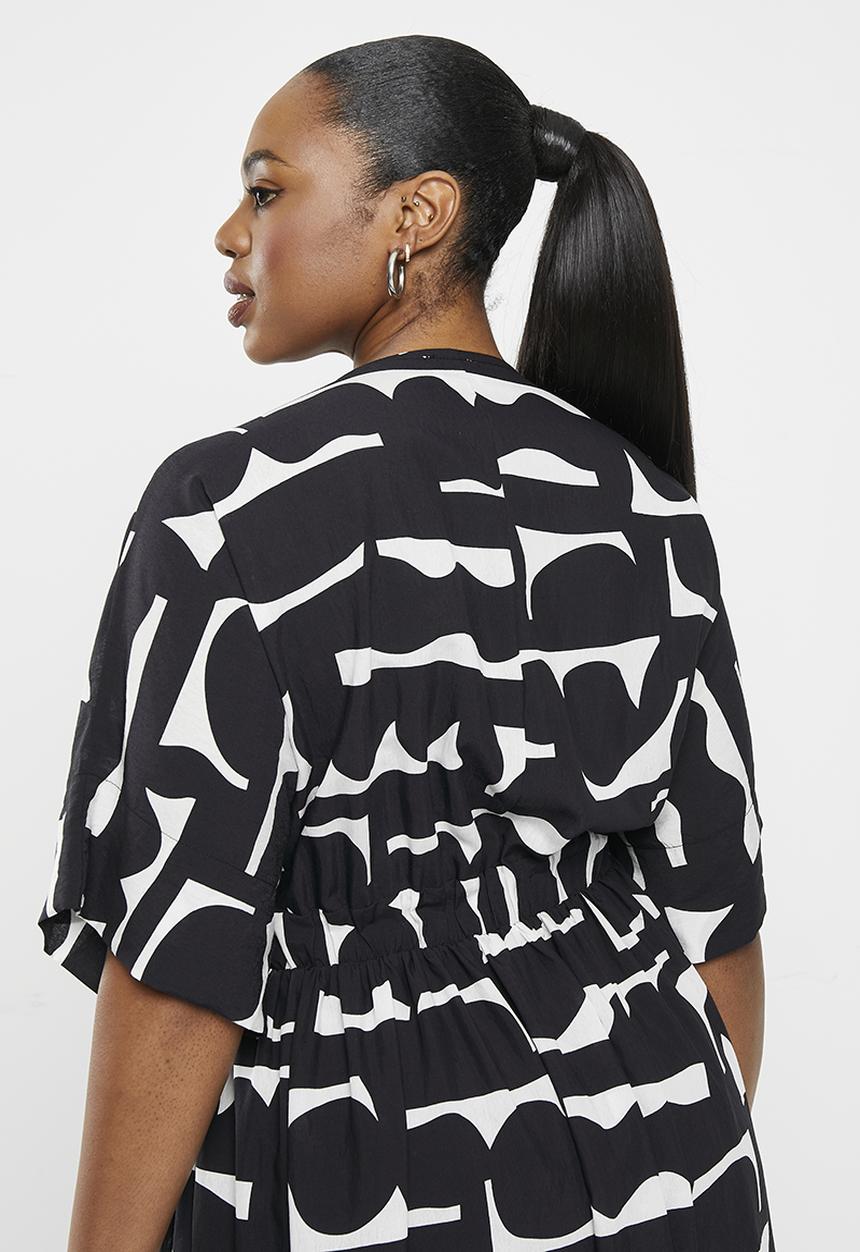 Me&B - Plus the lucy midi dress with tie front detail - black & white