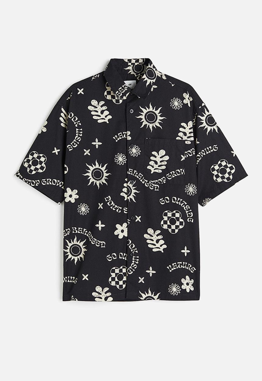 H&M - Relaxed fit short-sleeved cotton shirt - black patterned