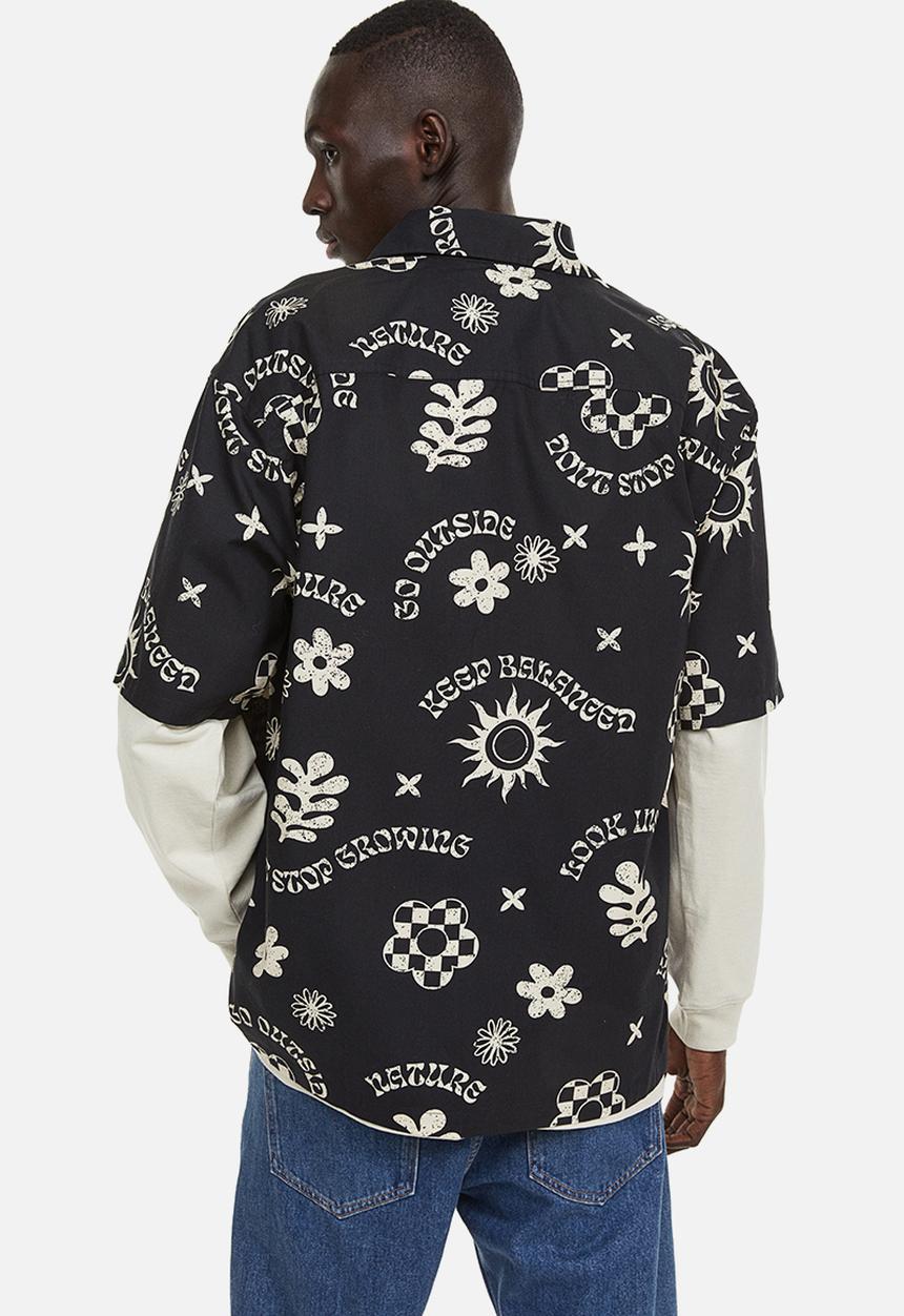 H&M - Relaxed fit short-sleeved cotton shirt - black patterned