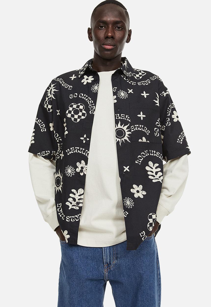 H&M - Relaxed fit short-sleeved cotton shirt - black patterned
