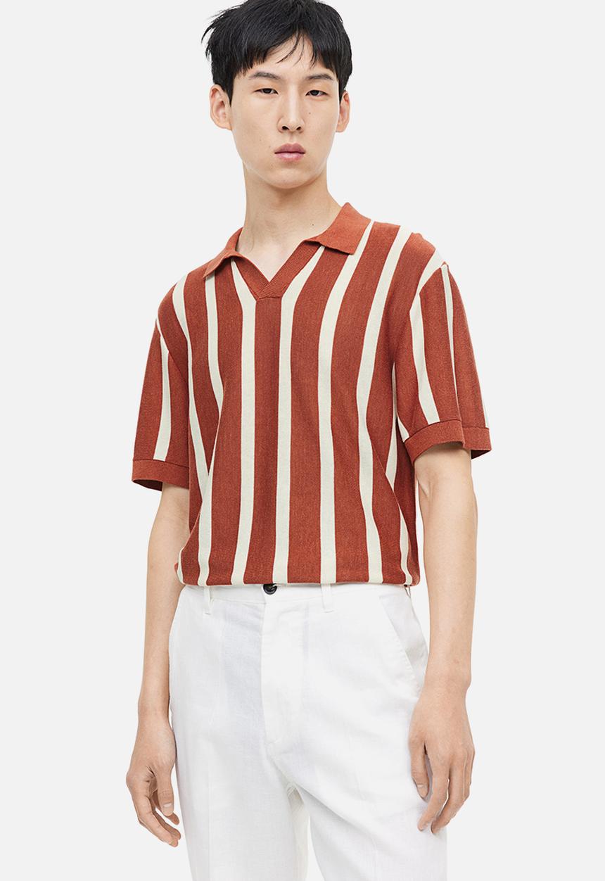 H&M - Regular fit fine-knit cotton polo shirt - brown/white striped