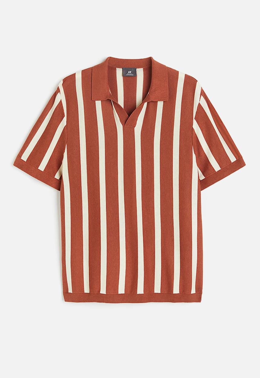 H&M - Regular fit fine-knit cotton polo shirt - brown/white striped