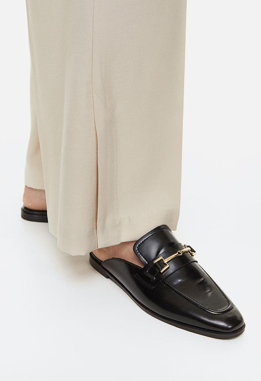 H&M - Slit-hem trousers - light beige 