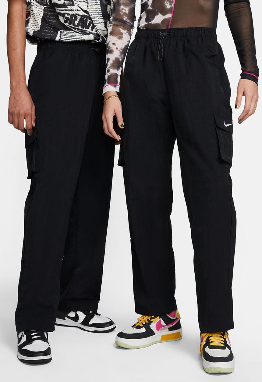 Nike - Essential woven cargo pants - black & white 