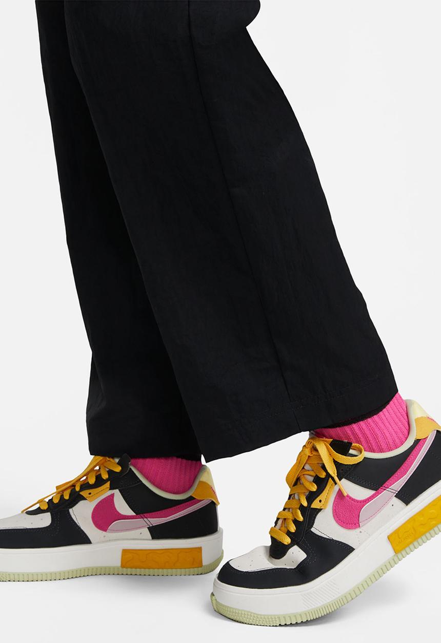 Nike - Essential woven cargo pants - black & white 