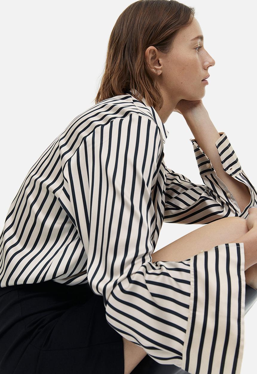 H&M - V-neck blouse - black & white striped