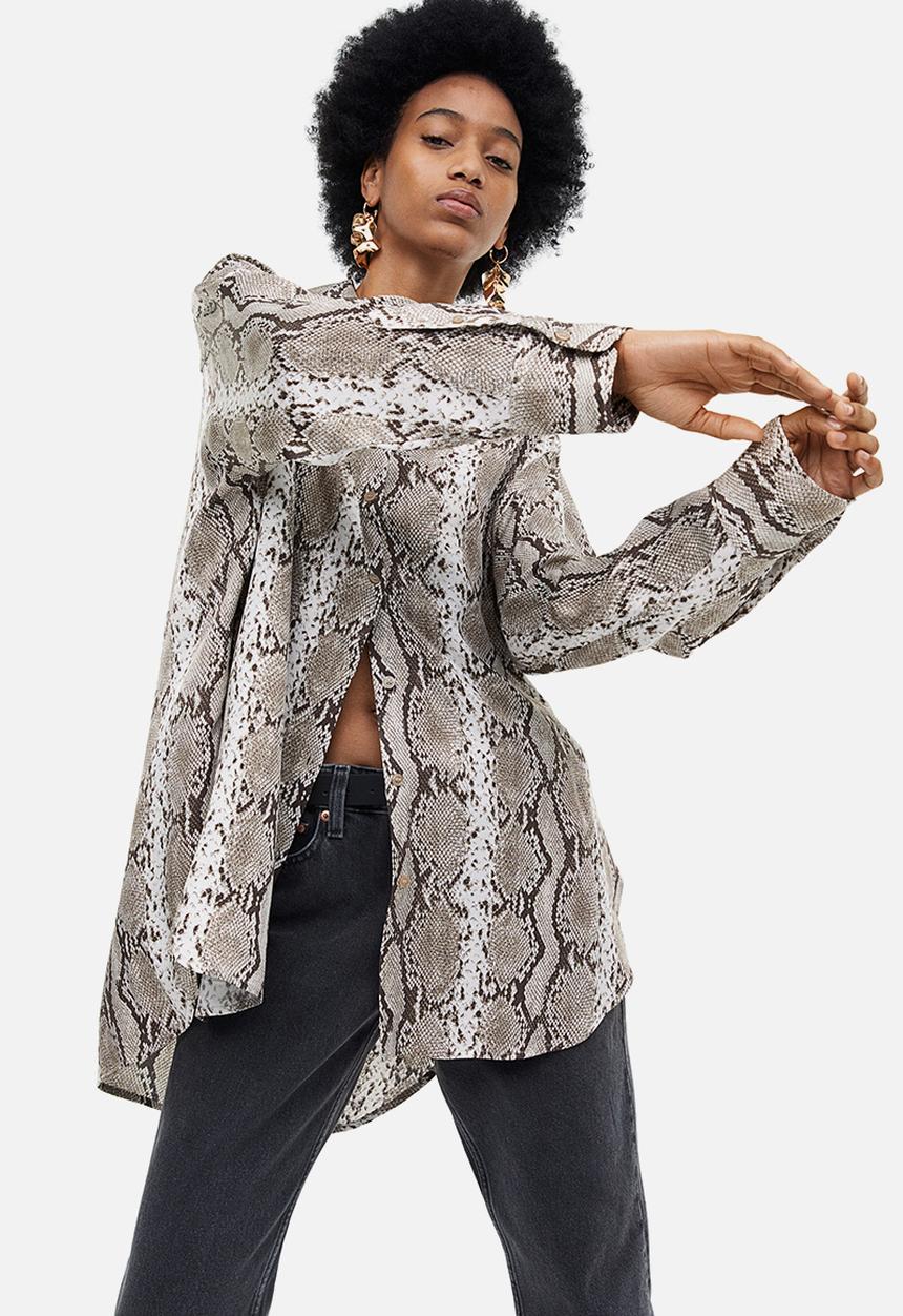 H&M - Oversized satin blouse - beige snakeskin-patterned 
