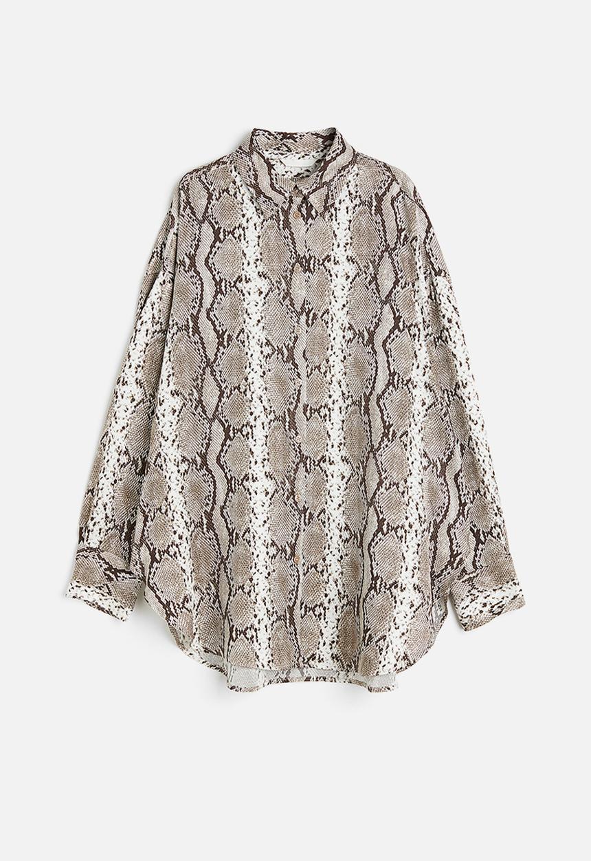 H&M - Oversized satin blouse - beige snakeskin-patterned 