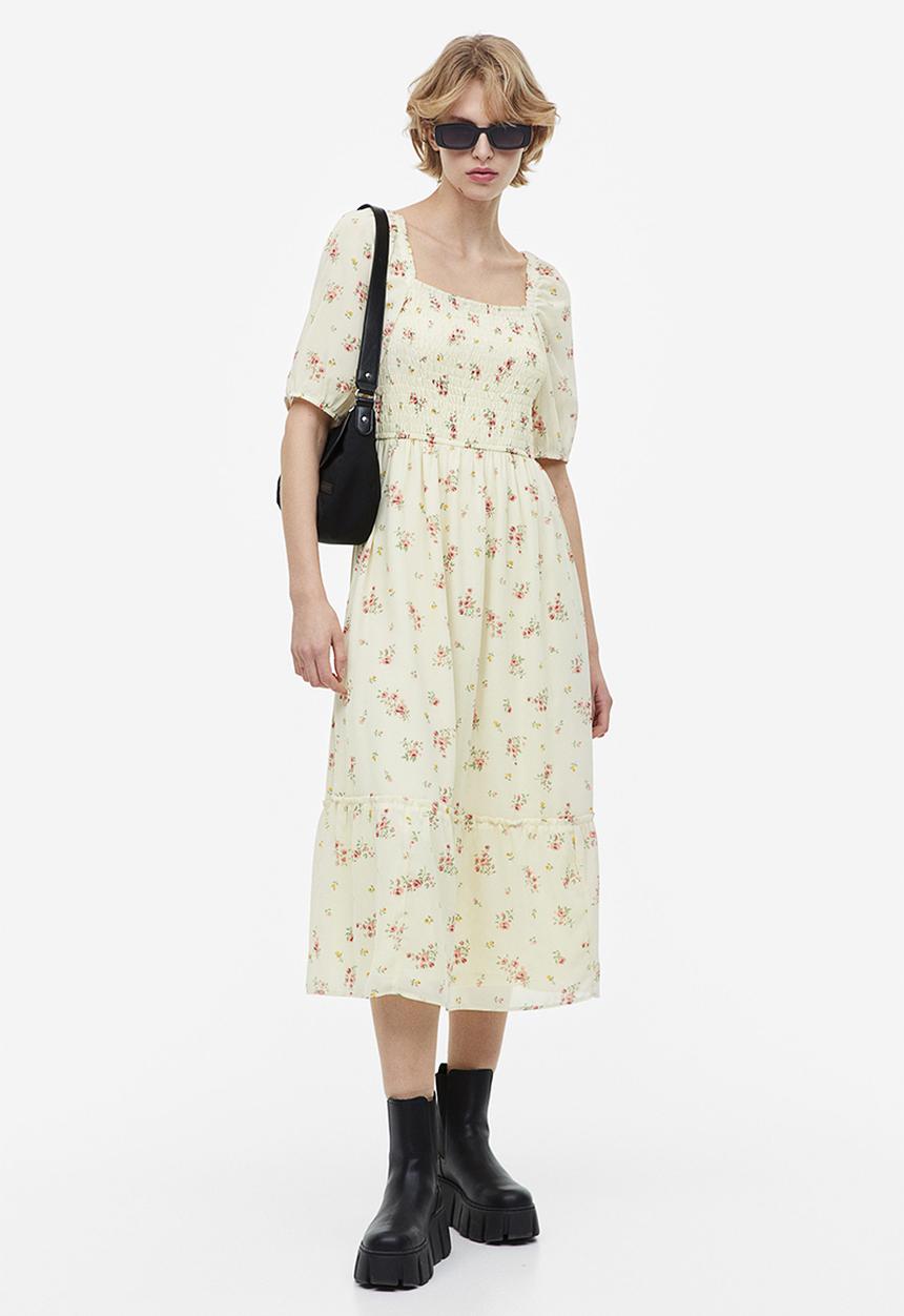 H&M - Puff-sleeved smocked dress - light beige floral