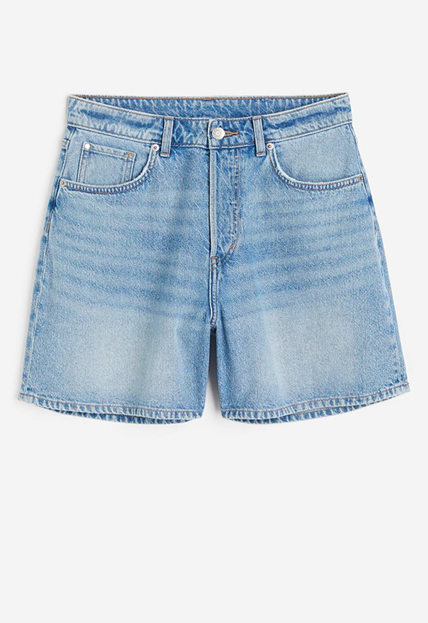 H&M - Curvy fit bermuda straight high denim shorts - light denim blue