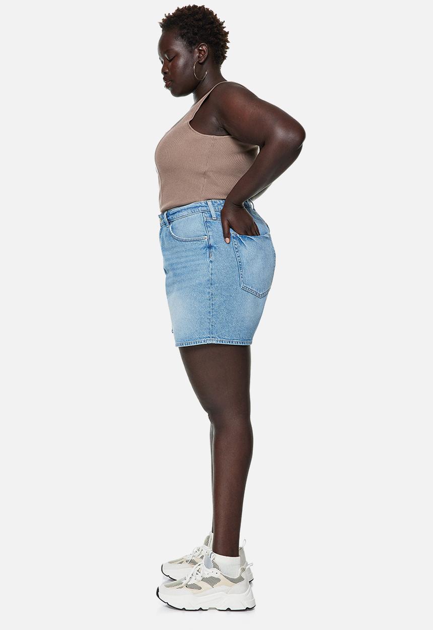 H&M - Curvy fit bermuda straight high denim shorts - light denim blue