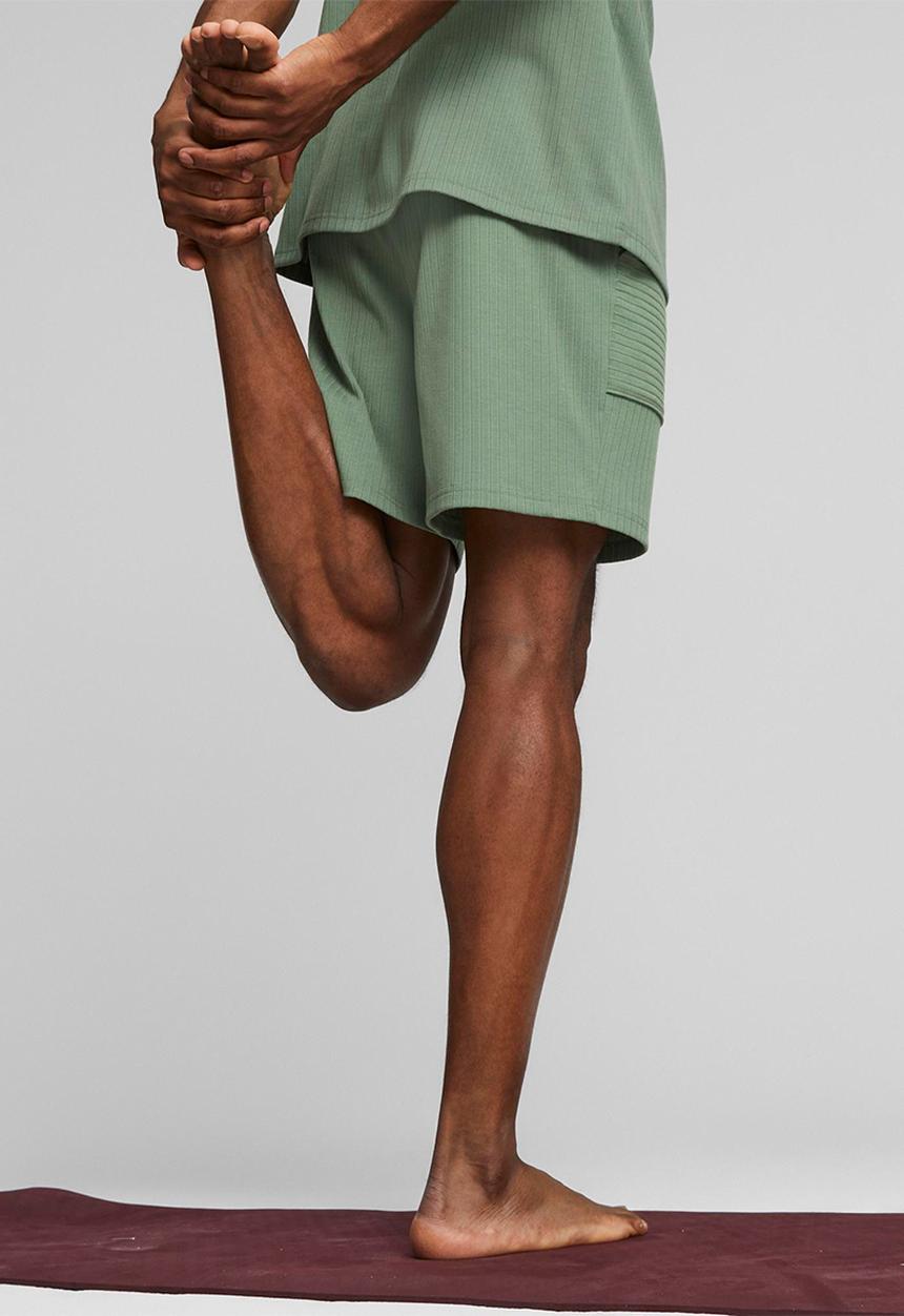 PUMA - M studio unwind 7" knit short - green 